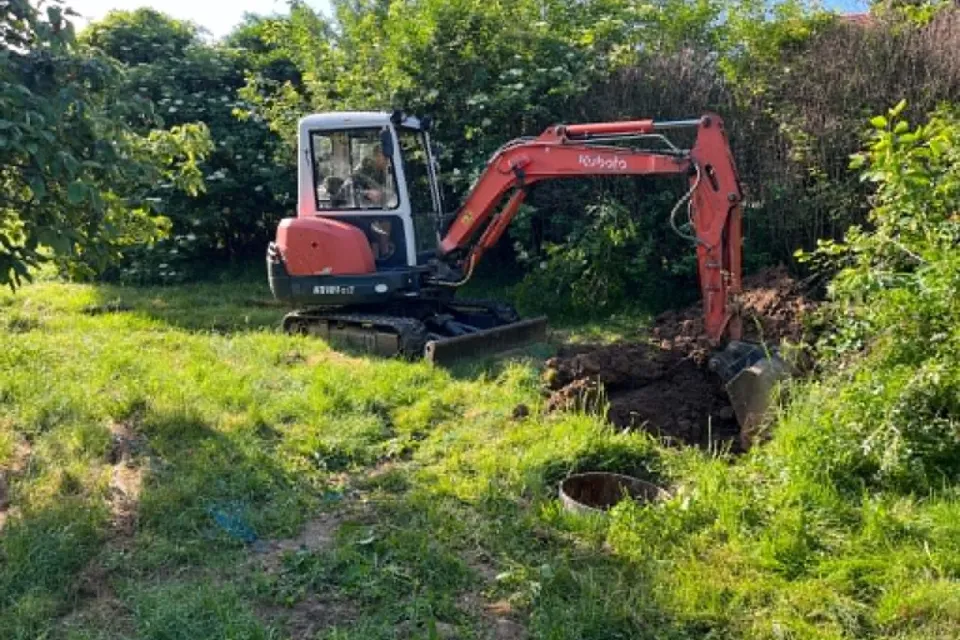 Machine earthworks